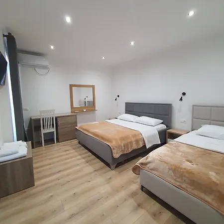 Kutal Park * Përmet